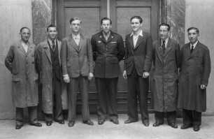 Personal des Central Collecting Point Marburg. In der Mitte: Francis W. Bilodeau (Direktor des CCP)