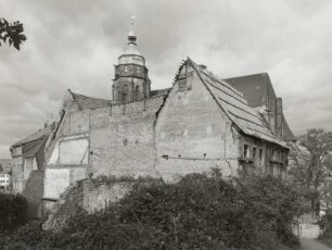 Pirna-Altstadt. Wohnhaus, Obere Burgstraße 1 : Pirna-Altstadt. Wohnhaus mit sogenanntem Teufelserker, Obere Burgstraße 1. Rückansicht mit Turm der Marienkirche
