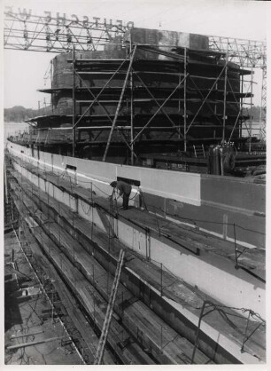 Auf der Deutschen Werft am Hamburger Hafen