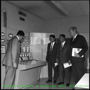 Besuch von thailändischen Atomsachverständigen am Kernforschungszentrum Karlsruhe (KfK)