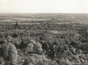 Blick von den Lößnitzhängen am Spitzhaus über Radebeul auf Elbtal und westliches Dresden