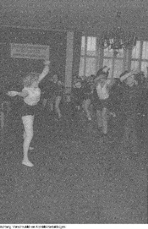 Volkskunst-Laden, Auftritt des Sächsischen Bergsteigerchor "Kurt Schlosser" Dresden, September-Dezember 1956