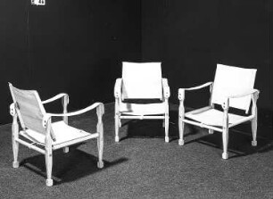 Armlehnstuhl : Drei Armlehnstühle (1986; VEB Möbelkombinat Dresden-Hellerau)