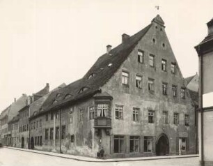 Wohnhaus mit Eckerker