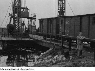 Wittow (Rügen), Wittower Fähre, Verladen von Güterwagen