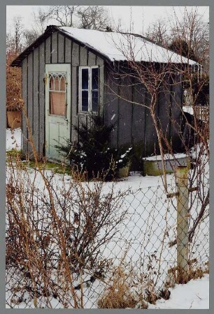 Alte Gartenlaube in Holzbauweise im Schnee, Pegau
