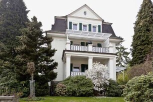 Villa und Garten; Kronberg, Burgweg 13