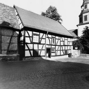 Gemeindehaus, ehem. Pfarrscheune; Rosbach vor der Höhe, Haingraben 10a