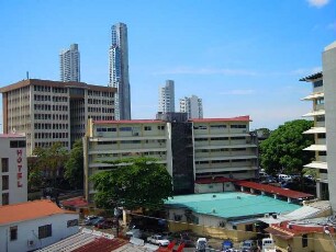 Panama-City - Hochhäuser im Geschäftsviertel : Wohn-und Bürohochhäuser überragen die Bauten in der Altstadt. Aufgenommen am 14. September in Panama-City