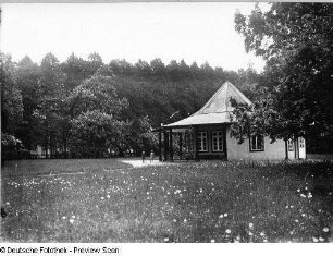 Kleiner Pavillon : Bad Doberan, Roter Pavillon auf dem Kamp, Geamtansicht mit Eingang