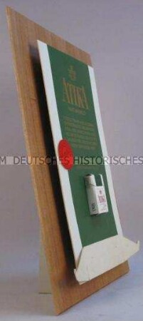 Werbeaufsteller für "Atika"-Zigaretten