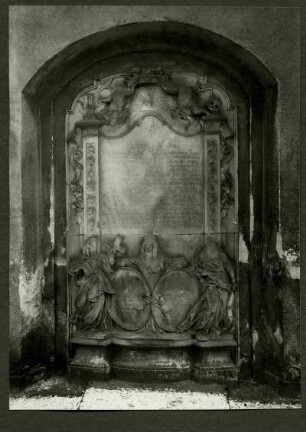 alter Friedhof. Grabplatte der Fam. Joh. Barth. Weltz, 1756
