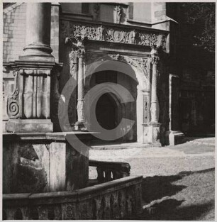 Südportal der katholischen St. Martinskirche Jauer