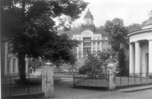 Bad Liebenstein. Kurhaus Kaiserhof : Bad Liebenstein, Esplanade 9. Kurhaus Kaiserhof (Umbau 1802/1804, 1913). Haupteingangsseite
