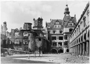 Dresden-Altstadt. Schloß. Stallhof mit den Ruinen von Kanzleihaus, Georgenbau und Langem Gang. Dresden: Landesamt für Denkmalpflege Sachsen, Nowak_2
