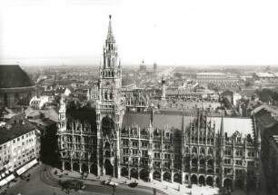 München, Neues Rathaus : München. Blick vom Turm der Peterskirche über das Neue Rathaus nach Norden