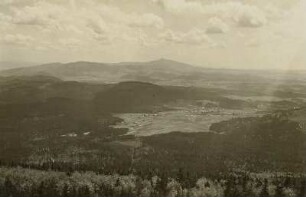 Zittauer Gebirge. Blick vom Hochwald nach dem Jeschken