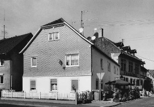 Wohn- und Geschäftshaus; Biebergemünd, Marktplatz 1, Marktplatz 2