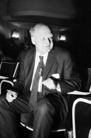 20. Tagung 1970 Chemiker; Studentenabend Nobelpreisträger im Gespräch: Lars Onsager sitzend