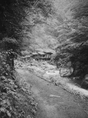 Azusagawa-Tal : Siedlung am Mount Norikura