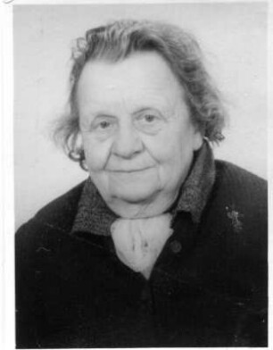 Paßfoto der Bildhauerin Etha Richter