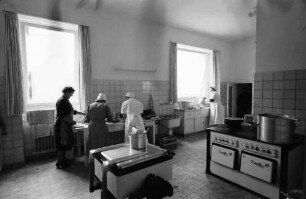 Gernsbach: 1. Papiermacherschule in der Gewerbeschule; Internat für Papiermacher Anlernlinge, Küche