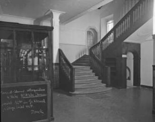 Halle (Saale), ehem. Hotel Stadt Hamburg, heute Wirtschaftswissenschaftliche Fakultät der Universität; Treppenhaus wohl aus einem späteren Umbau, 1925 ?