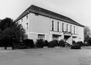 Kurhaus mit Kurpark und Ehrenmal; Bad Vilbel, Niddastraße 1, Niddaplatz 2, Niddastraße 1a, Niddastraße 1b