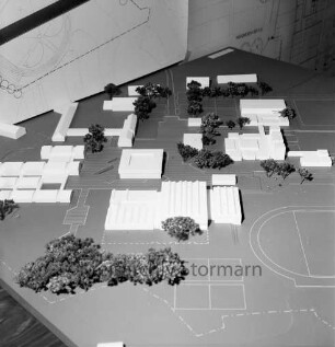 Schulzentrum: Kreisgymnasium I und Sportgebäude: Architektenwettbewerb: nicht realisierter Entwurf: Modell