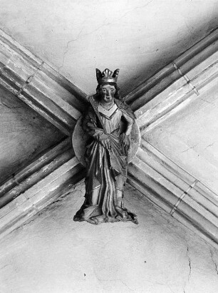 Schlußstein mit weiblicher Heiligenfigur : Schlußstein mit weiblicher Heiligenfigur (um 1293). Graz, Leech-Kirche (Maria am Leech)