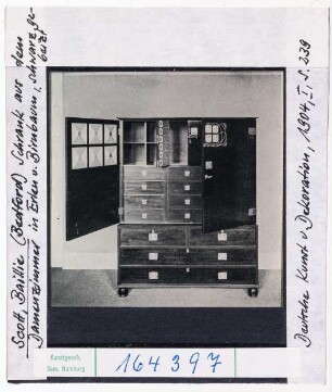 Baillie Scott: Schrank aus dem Damenzimmer