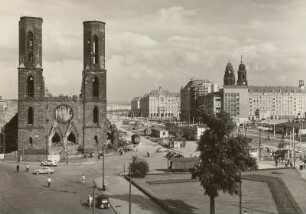 Dresden, Ruine der Sophienkirche : Blick vom ehemaligen Hotel "Weber" am Postplatz auf die Ruine der Sophienkirche und in die Ernst-Thälmann-Straße (Wilsdruffer Straße) nach Südosten, Zustandsaufnahme 1957