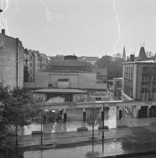 Blitze über den Dächern von Berlin, aufgenommen von der Atelierwohnung Karl Theodor Gremmlers am Kurfürstendamm