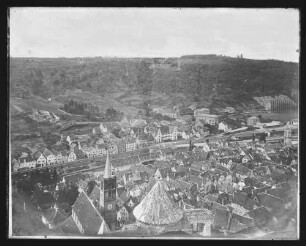 Blick von der Burg über die Altstadt Richtung unbebauten Wartberg (von 1872 -siehe Buch Wehnert "Wertheim einst und heute") o.r. auf Platte "Bernhard Wehnert"