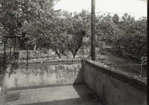 Wohnhaus mit Tordurchfahrt