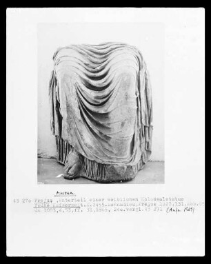 Fragment einer weiblichen Sitzfigur