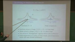 Metals vs insulators: screening and SCF convergence