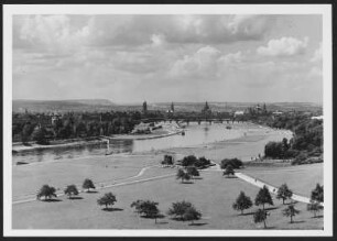 Dresden, Elbe : Dresden. Blick vom Aussichtspavillon am Waldschlösschen auf die Silhouette der Altstadt
