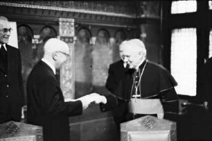 Freiburg: Erzbischöfliches Ordinariat, Ehrung durch Erzbischof Dr. Schäufele