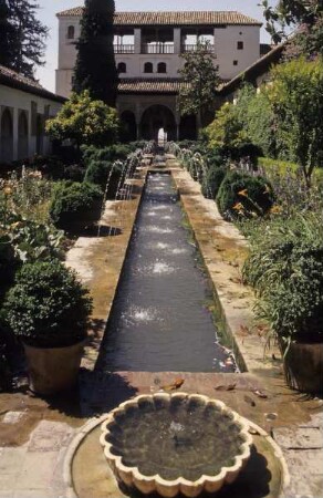 Alhambra — Palacio del Generalife — Patio de la Acequia