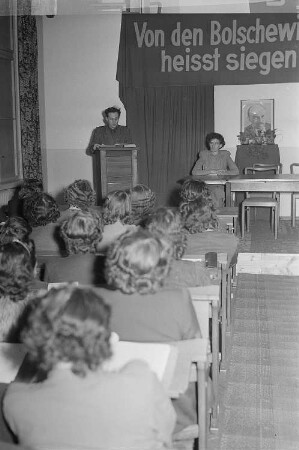 Deutsches Pädagogisches Zentralinstitut (DPZI) : Vortrag eines Dozenten