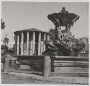 Rom, Forum Romanum, Tempel der Vesta mit Brunnen