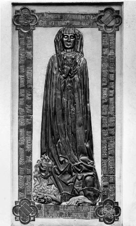Grabplatte für die Pfalzgräfin Johanna von Bayern : Grabplatte für die Pfalzgräfin Johanna von Bayern. Stein, Bronze (um 1444). Mosbach Odenwaldkreis (Baden-Württemberg), Stadtkirche, Chor