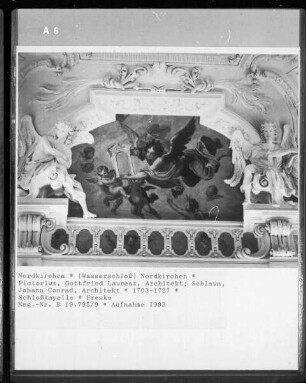 Mariensymbole von Engeln getragen — Maria, du Pforte des Himmels! Bitte für uns!