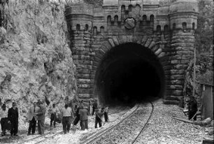 Istein: Gleisvertiefung am Nordeingang [des Klotz-Tunnels]