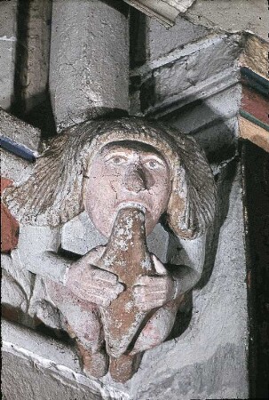 Konsolfiguren: Christus und weibliche und männliche Figuren