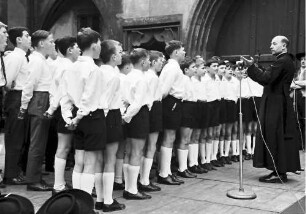 Colmar (Frankreich): Eröffnung "Die grüne Straße"; Les petit chanteurs à la croix de Lorraine