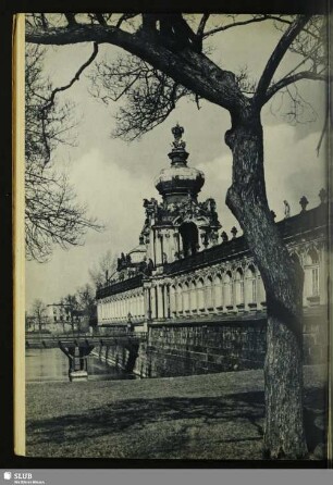 2 Außenfront des Zwingers mit Kronentor und Langgalerien