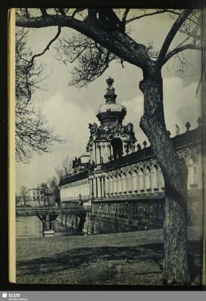 2 Außenfront des Zwingers mit Kronentor und Langgalerien