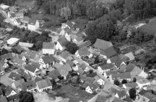 Hügelheim: Ortsbild mit Kirche